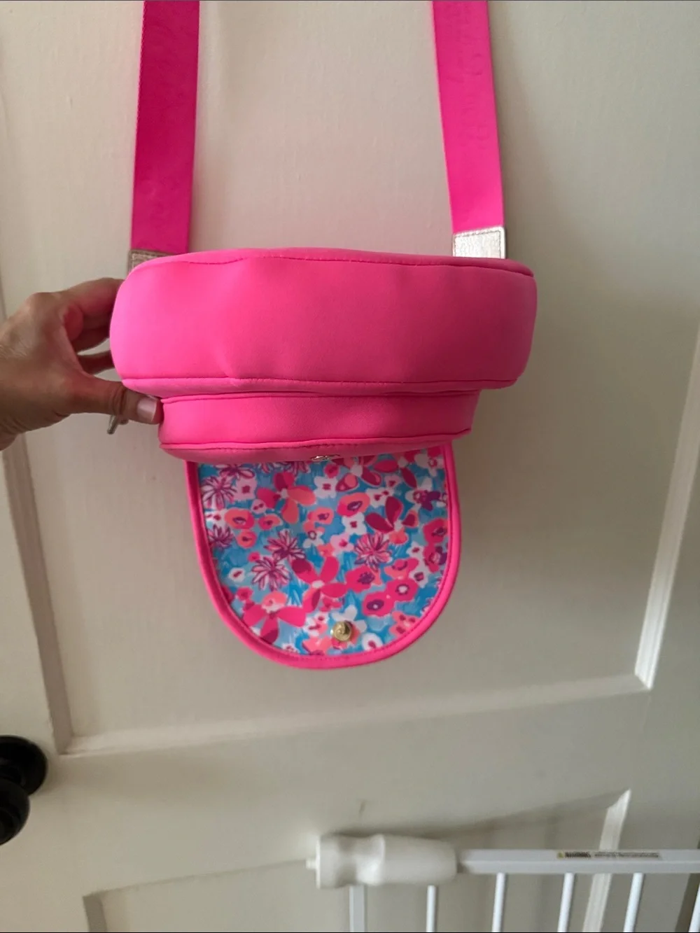 Lilly Pulitzer Hot Pink Crossbody Bag with Floral Lining - Picture 8 of 8